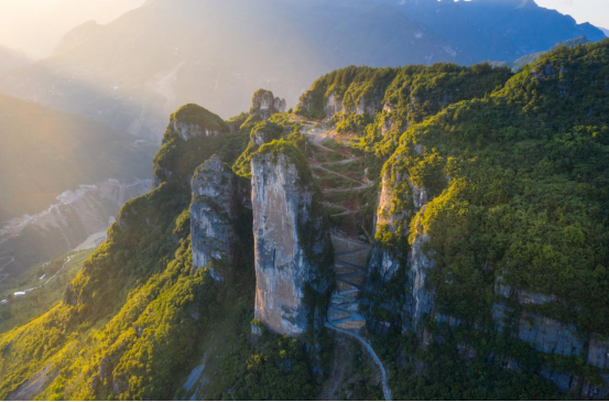 令牌石拉链网红公路.png